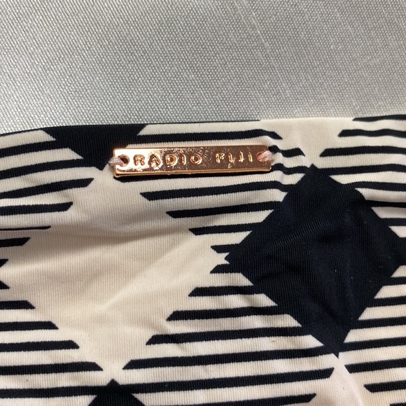 Radio Fiji Bikini Bottom - Picture 5 of 6